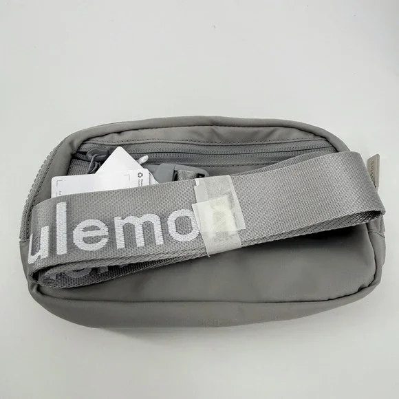 Lululemon Everywhere Belt Bag Nylon Grey Sage Fanny Pack Adjustable Strap NWT - Picture 9 of 12